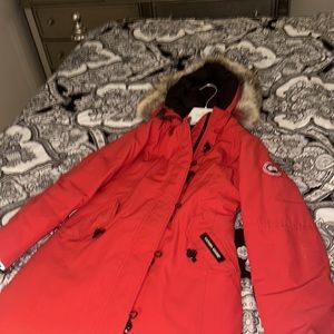 Girl Canada goose size 10-12